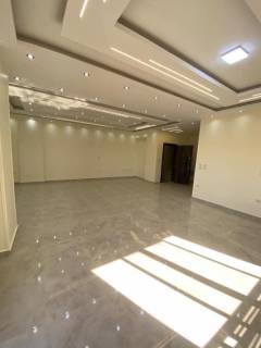 شقه للبيع 90م بالحي السابع المجاورة الأولي ب6 أكت