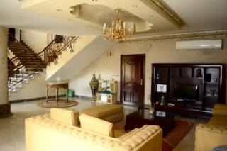 فيلا للبيع بالنرجس فيلات بالتجمع الخامس بحمام سباحة