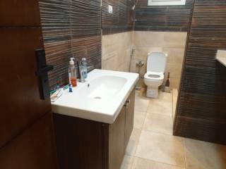 روف للايجار في الحي التاسع الشيخ زايد