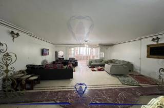 شقة تتمتع بالرقى فى سموحة متفرع من ش مصطفى كامل