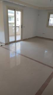 مقر ادارى مرخص للايجار بموقع ممتاز فى شيراتون 300م