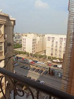 شقه للبيع 90م بالحي السابع المجاورة الأولي ب6 أكت