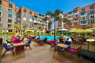 شقه 140 متر فى كمبوند ب 2 مليون مقدم 3 غرف