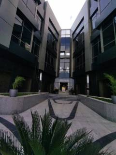 محل في التجمع الخامس استلام فوري