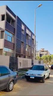 300م شقة للبيع بامتداد غرب الجولف هاي لوكس اول سكن