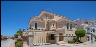 للبيع بكومبوند جوار كينج ماريوط