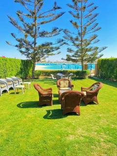 ڨيلا للبيع بمارينا 7 اول صف بحيره رملية