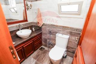 شقة مرخصة للبيع 195 متر زيزينيا خطوات من ش ابو قير