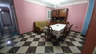 شقة للبيع فى المنيل شارع المقياس 125م ارضى داخلية