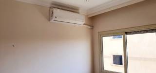 شقه للايجار في الشيخ زايد تصلح اداري