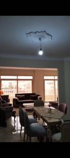 شقة للبيع في الحي الأول امام نادي وادي دجله