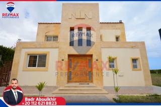 للبيع فيلا صف اول على البحر مارينا 5 لسان الوزراء