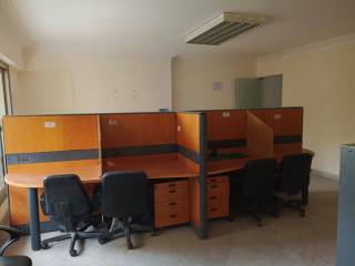 مكتب مفروش للايجار بالمهندسين بالقرب من ش لبنان 3