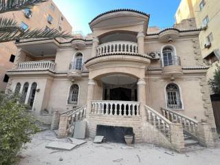 فيلا مميزة جدا ناصية 240م صافي بدون تحميل 70 م