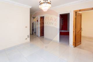 شقة للبيع 200 متر رشدي خطوات من الترام