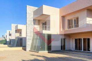 فيلا مستقلة فى ماونتن فيو بمقدم 5