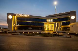 محل تجاري في اول مول للصاغة في التجمع استلام فوري