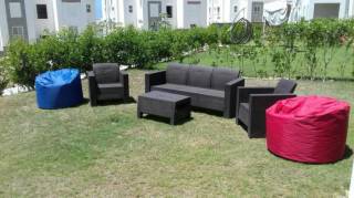 ارضي بحديقة قرية امواج