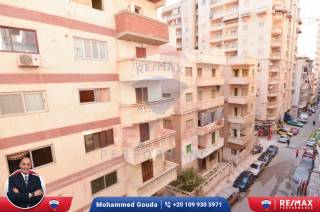 شقه للبيع 220م متفرع من شارع خالد بن الوليد