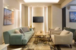 فيلا للايجار 350م في شيراتون المطار علي شارع رئيسي