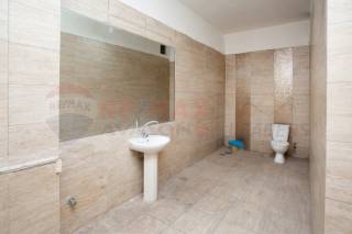 محل للإيجار 371 متر المطار بجوار مستشفي طلعت مصطفي