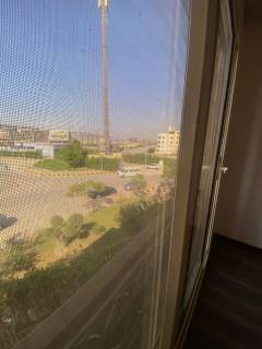 شقه للبيع كمبوند الخمائل في اكتوبر ارضي بحديقه