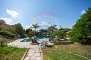 للبيع فيلا باليكس ويست المساحة 240م اكسترا لوكس