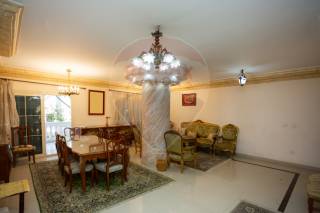 شقة للبيع 200 متر لوران ثانى نمرة من ش أبو قير