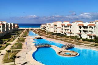 شاليه ارضي بجاردن للبيع لاسيرينا 115 متر زائد 70 م