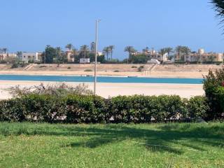 فيلا للبيع بمارينا مباشر على البحيرة