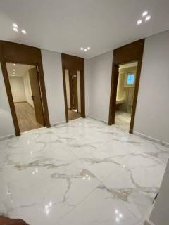 مقر اداري 300م قرب النيل والمترو بالدقي