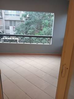 دور اول للايجار 250 متر واجهه كبيرة على جامعة الدول