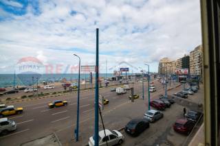 شقة للبيع 150 متر سبورتنج علي البحر مباشرة