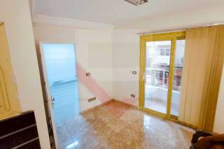 بالحضرة البحرية بالقرب من شارع ابو قير