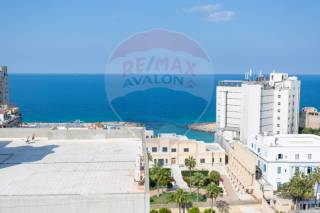 بنتهاوس في ستانلي علي البحر مباشرة