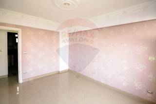 شقة للبيع 140 متر سبورتنج علي النادي مباشرة