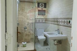 شقة للبيع 202 متر بولكلى خطوات من ابو قير