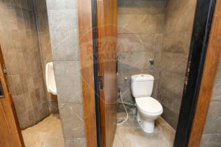 محل تجاري 200 متر ميزان 250 متر للبيع علي البحر