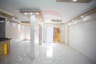 شقة للبيع 160 متر ميامي متفرع من ش جمال عبد الناصر