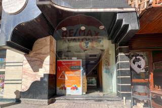 صيدلية للبيع 75 متر محرم بك بالقرب من كلية علوم