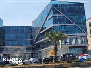 مكتب 67 متر للإيجار في ريتزي مول الشيخ زايد