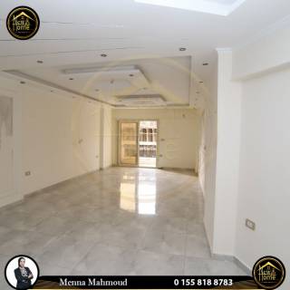 شقة للايجار 180 متر سموحة شارع توت عنخ امون
