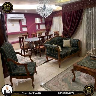 شقة مفروشة للايجار 130 متر كامب شيزار خطوات من الترام