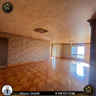 شقة للايجار 220 متر سموحة متفرع من شارع فوزي معاذ