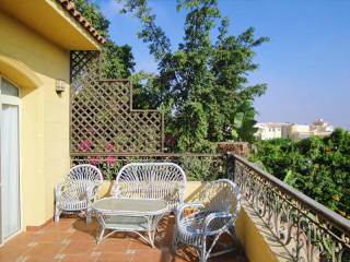 ستاند الون للبيع في كومباوند الشروق مدينه الشروق