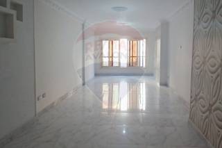 شقة مميزة في قلب لوران علي شارع شعراوي الرئيسي