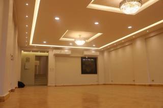 شقة للبيع في الدقي 250م مستويين قرب النيل والاوبرا