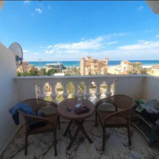 عندى شقة في قلب كرير قدام البحر الترا لوكس وقسط