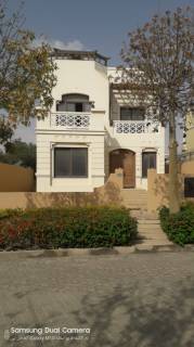 فيلا للبيع كمبوندهايد بارك التجمع الخامس بسعر خيال