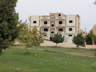 فيلا لقطه للبيع في العبور بسعر مميز قريب للخدمات